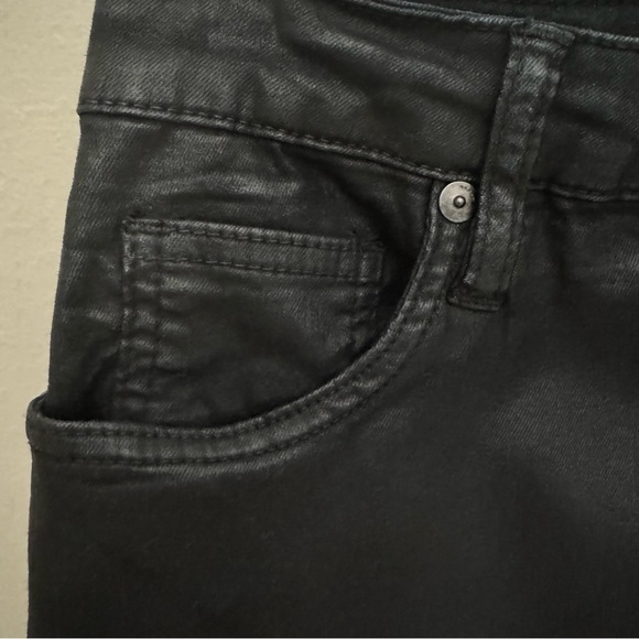 BLANKNYC Coated Waxed Denim Mini Skirt Black Stretch Style# 74X-0181MX - Picture 5 of 14